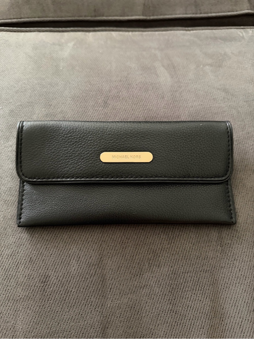 NEW Michael Kors Black Pebble Leather Foldover Wallet Card Carrier